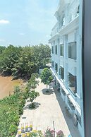 Bamboo Riverside Boutique Hotel