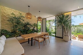 The Luminous Villa Uluwatu