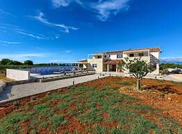 Rustic Villa Perosa With Heated Pool