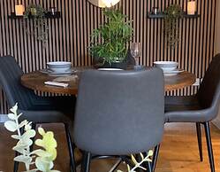 2 Bed Flat - Sleeps 6 - Parking - Wifi