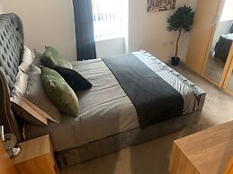 2 Bed Flat - Sleeps 6 - Parking - Wifi