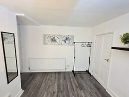 Cosy Liverpool Apartment Upto 8 Guests