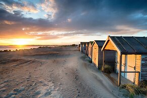 Harbour Ranch Hut - Rustic Countryside Escape