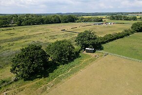 Harbour Ranch Hut - Rustic Countryside Escape