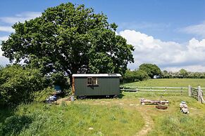 Harbour Ranch Hut - Rustic Countryside Escape