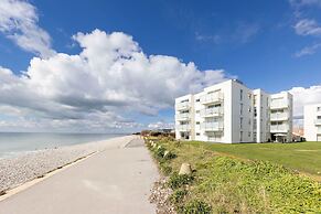Stylish Ground Floor Apartment With Sea Views