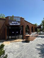 Navy Inn & Bungalows