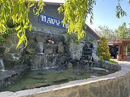 Navy Inn & Bungalows