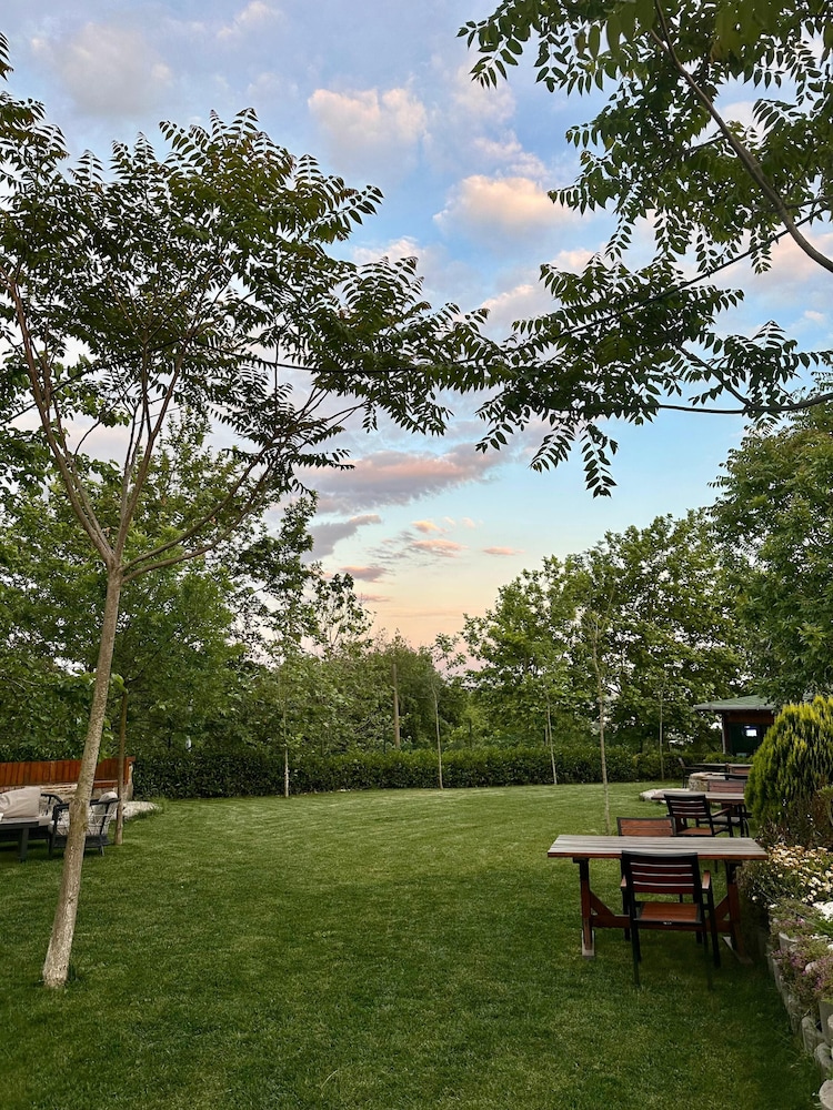 Navy Inn & Bungalows