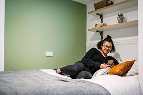For Students Only Thoresby Hall in Central Leeds - Campus Accommodatio