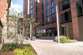 For Students Only Thoresby Hall in Central Leeds - Campus Accommodatio