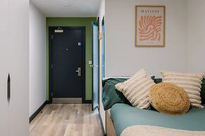 For Students Only Thoresby Hall in Central Leeds - Campus Accommodatio