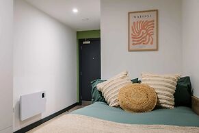 For Students Only Thoresby Hall in Central Leeds - Campus Accommodatio