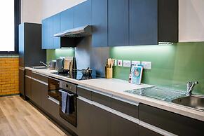 For Students Only Thoresby Hall in Central Leeds - Campus Accommodatio