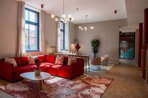 For Students Only Thoresby Hall in Central Leeds - Campus Accommodatio