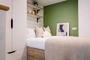 For Students Only Thoresby Hall in Central Leeds - Campus Accommodatio