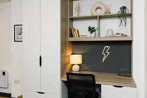 For Students Only Thoresby Hall in Central Leeds - Campus Accommodatio