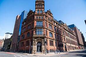 For Students Only Thoresby Hall in Central Leeds - Campus Accommodatio