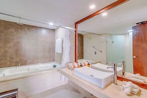 Aldea Thai Tropical Oasis near the Beach
