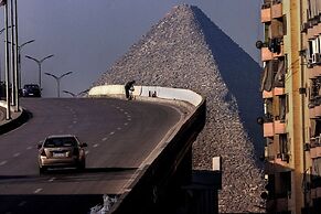 Verssailles Pyramids Hotel