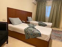 Verssailles Pyramids Hotel