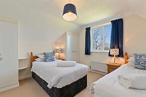 Honeyfield Lodge - Spacious Cottage Rural Views