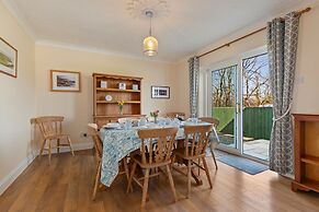 Honeyfield Lodge - Spacious Cottage Rural Views