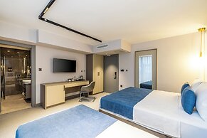 Rossi Luxury Hotel
