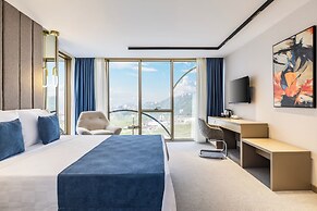 Rossi Luxury Hotel