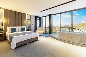 Rossi Luxury Hotel