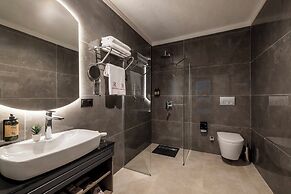 Rossi Luxury Hotel
