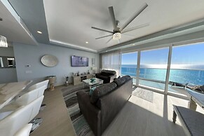 Beach Condo Kitchen Hot Tub