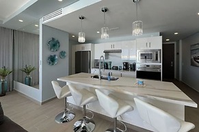 Beach Condo Kitchen Hot Tub