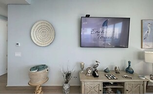 Beach Condo Kitchen Hot Tub