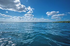 Casa Relaxo Waterfront Villa with Private Dock in Bacalar Lagoon