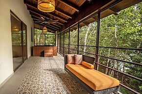 Casa Relaxo Waterfront Villa with Private Dock in Bacalar Lagoon