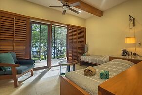 Casa Relaxo Waterfront Villa with Private Dock in Bacalar Lagoon