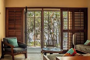 Casa Relaxo Waterfront Villa with Private Dock in Bacalar Lagoon