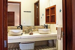 Casa Relaxo Waterfront Villa with Private Dock in Bacalar Lagoon
