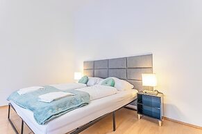 2BR Apt Near Stadthalle