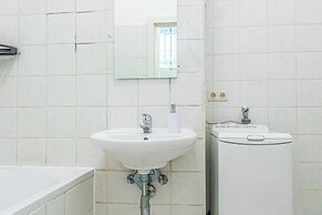 2BR Apt Near Stadthalle