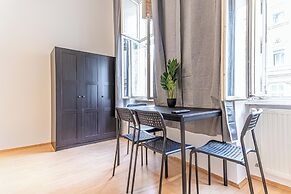2BR Apt Near Stadthalle