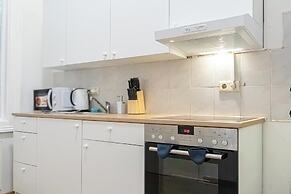 2BR Apt Near Stadthalle