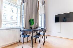 2BR Apt Near Stadthalle