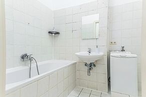 2BR Apt Near Stadthalle