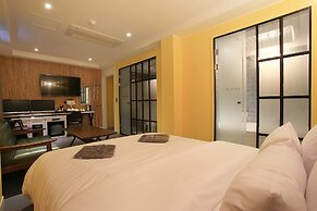 AVENUE HOTEL
