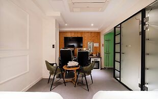 AVENUE HOTEL