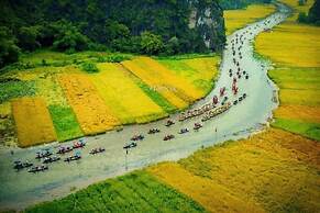 Trang An Freedom Hood