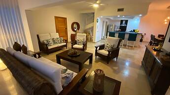 Penthouse With Rooftop and Pool & Beach Access