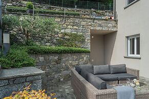 Blooms by the Lake by Rent all Como